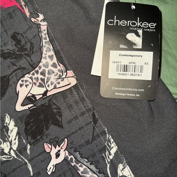 2/$35 Giraffe-ter My Love Cherokee NEW Work Scrubs Size XS iFlex Knit Panel Top - Picture 7 of 9